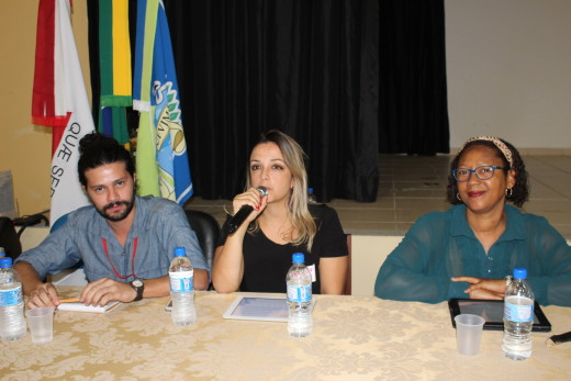 Referência técnica estadual em saúde mental, Eduardo Ornellas de Oliveira(à esq.), foi um dos destaques da Mesa Redonda