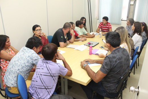 Gestores municipais, Sesai, Funai recepcionam membros da Aldeia Indígena de Cachoeirinha no gabinete do prefeito