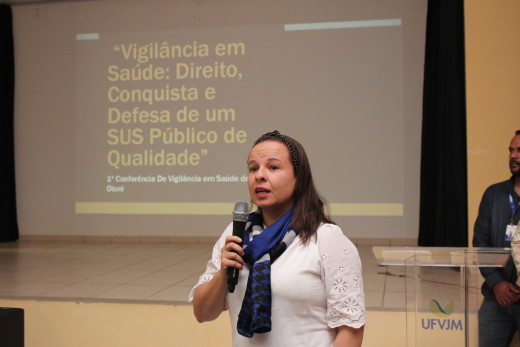Antes da leitura do regulamento, a professora doutora Lizia Colares apresentou dados sobre patologias
