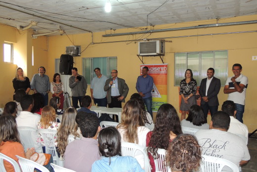 O vice-prefeito, Dr. José Roberto Corrêa, ressaltou a satisfação de receber os novos servidores