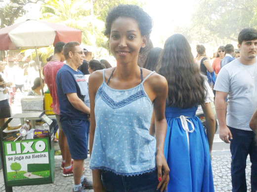 Carolina Alves assistiu pela primeira vez um desfile em Teófilo Otoni e gostou bastante