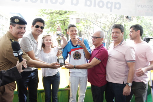 Itamar Alves(ao centro), é integrante da fanfarra da Escola Estadual Tristão da Cunha, que se sagrou campeã do concurso