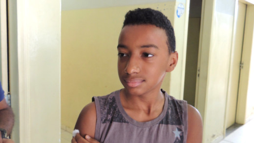 Luis Felipe, 13 anos, disse que a vacina é um pouco dolorida, mas vale à pena