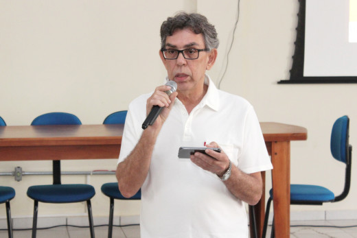 O professor da Univale, Haruf Espíndola, abriu o ciclo de palestras fazendo uma abordagem territorial