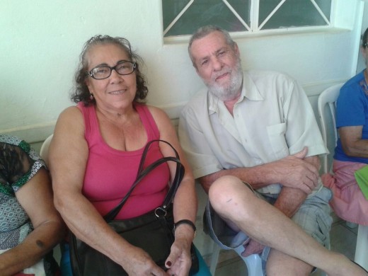 Ao lado da esposa Teresinha Alves, o aposentado Paul Kiihl disse que aguardava pela cirurgia há quase dois anos