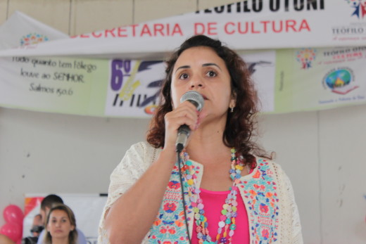 Eliane Moreira revelou se sentir muito emocionada quando vê a participação da terceira idade em eventos sociais